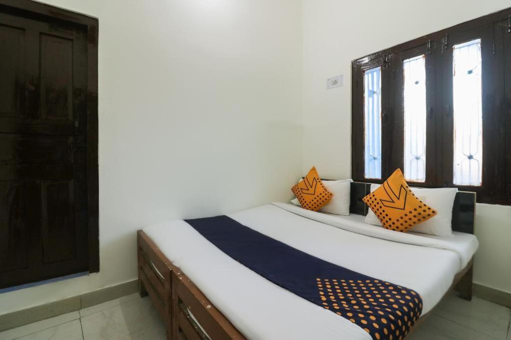 Oyo Hotel Radhe Krishna Marriage Hall لاكناو المظهر الخارجي الصورة