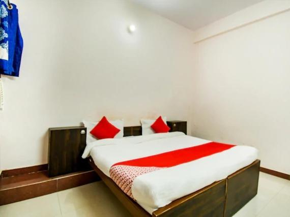 Oyo Hotel Radhe Krishna Marriage Hall لاكناو المظهر الخارجي الصورة