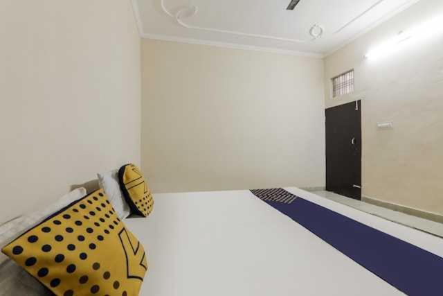 Oyo Hotel Radhe Krishna Marriage Hall لاكناو المظهر الخارجي الصورة